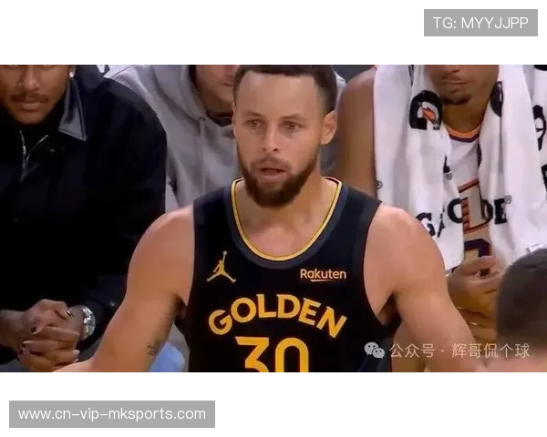 勇士5人上双终结连败！库里28分拒绝太阳逆转 布克空砍38分，勇士队员对库里